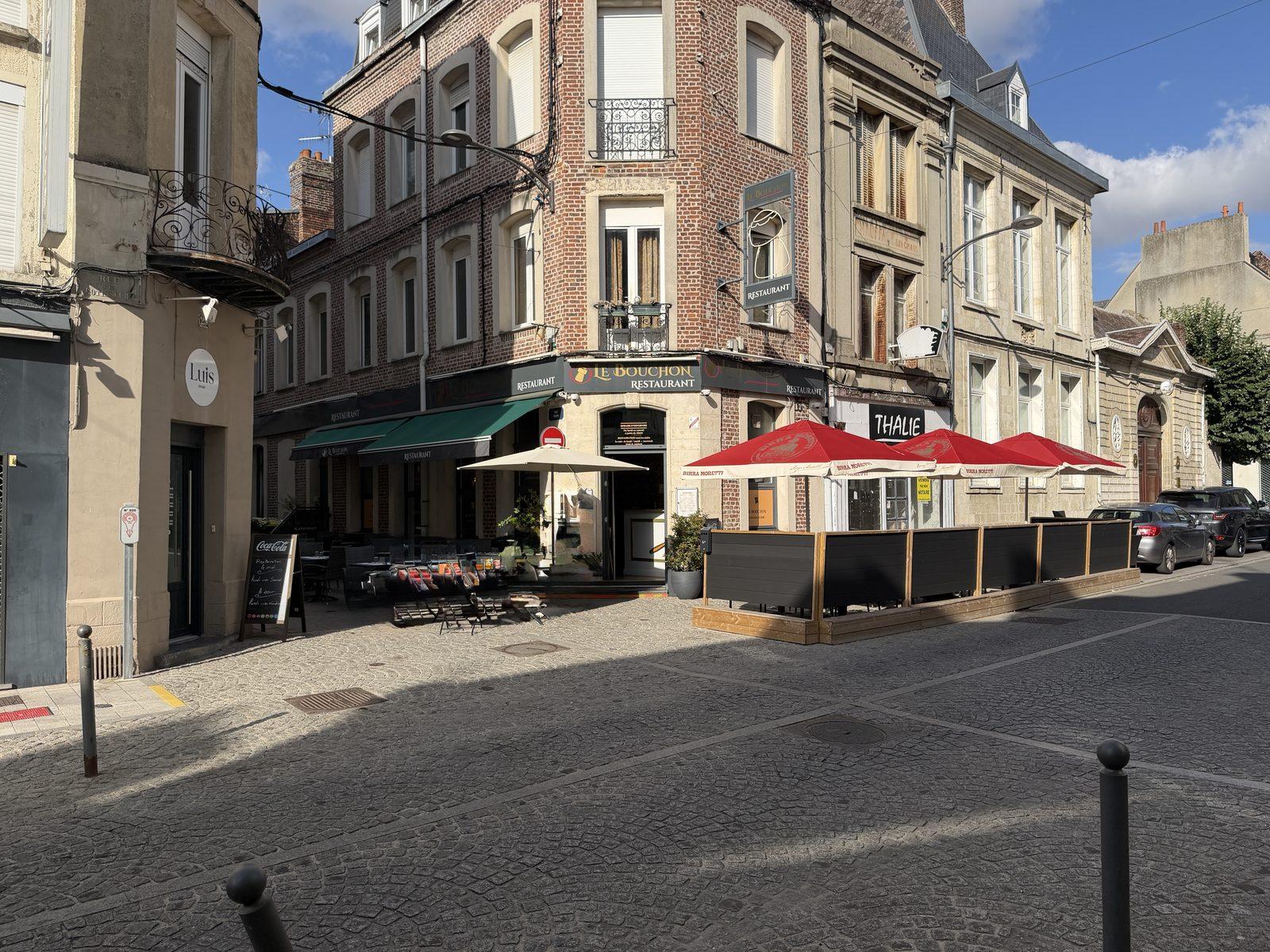 The front of Le Bouchon, on the corner of rue des Rôtisseurs in Cambrai